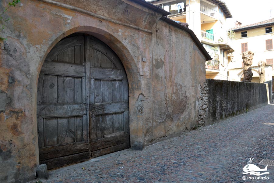 Curt de chi d'Anger, portone su Via Roma curt de chi d anger 2078