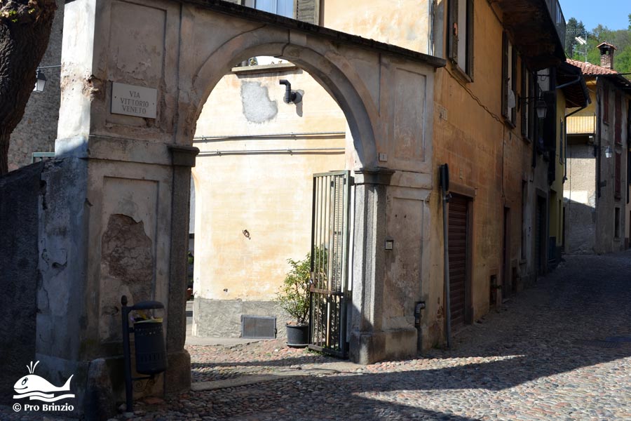 Curt de chi d'Anger, ingresso da Via Vittorio Veneto curt de chi d anger 2087
