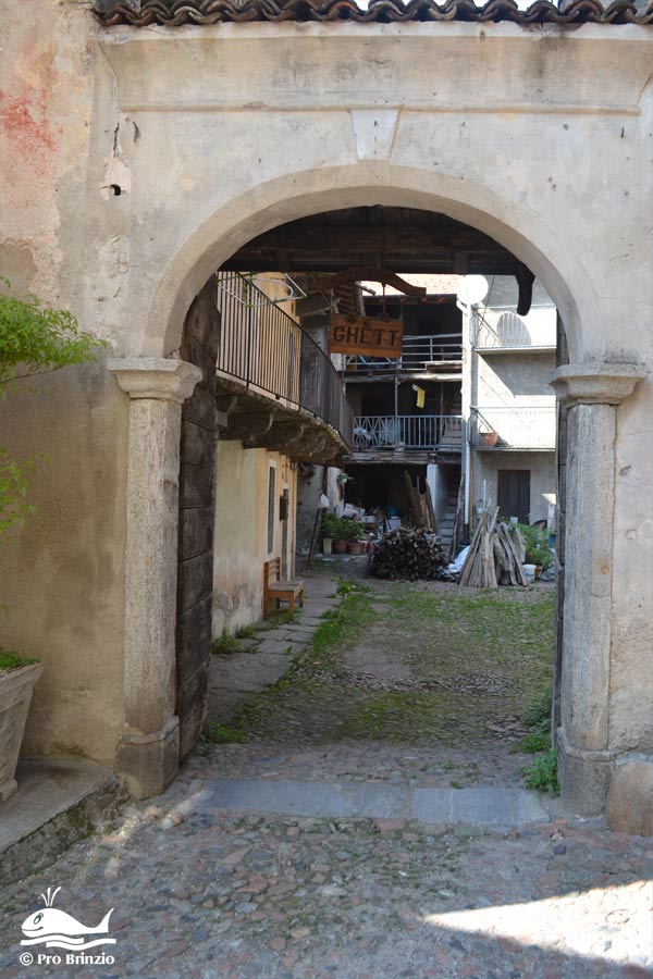 Curt dur ghétt, ingresso da Via Montello curt dur ghett 2054