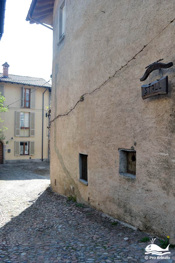 Curt dur stall, entrata curt dur stall 2077