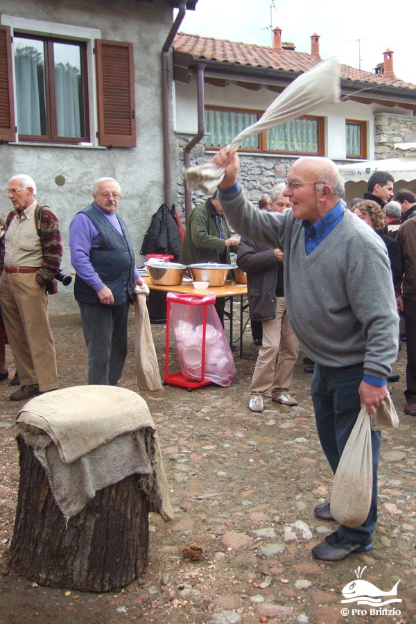 La battitura delle castagne gra 4496