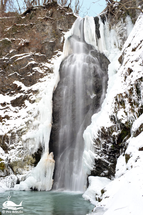 La cascata del Pesegh in inverno cascata del pesegh invernale